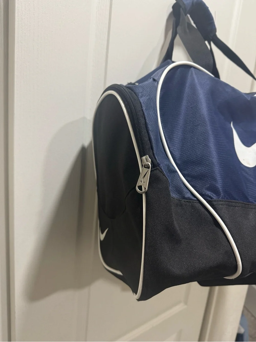 Nike Blue Black Medium Duffel Gym Bag Travel Sports Training Weekend Unisex